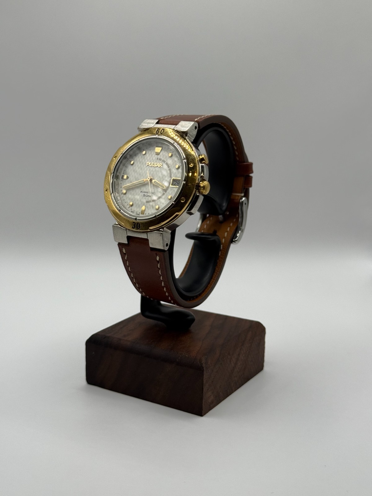 Vintage Seiko Pulsar Kinetic Unisex Watch White Dial Leather Strap Gold Bezel