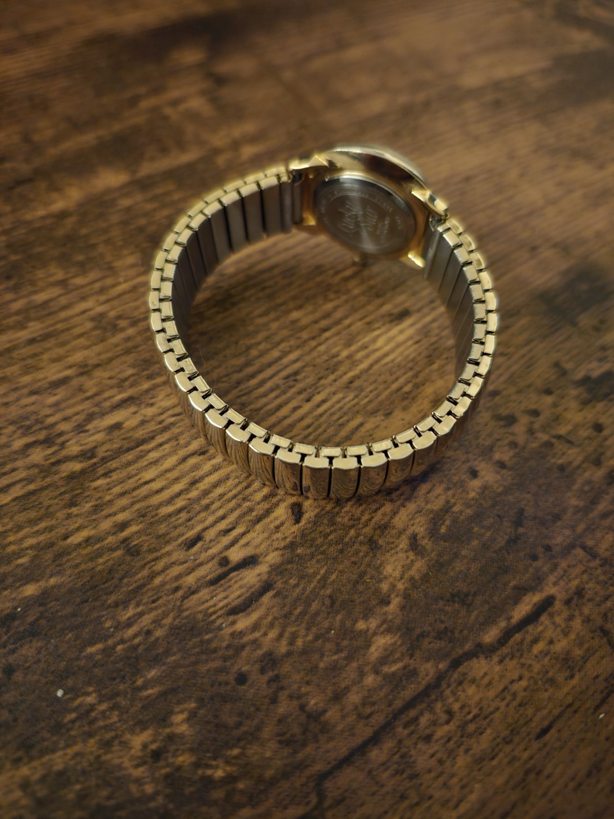 Vtg Women’s Lucky Star (DP-194) Mother of Pearl Dial (Gold-Tone Expansion Band)