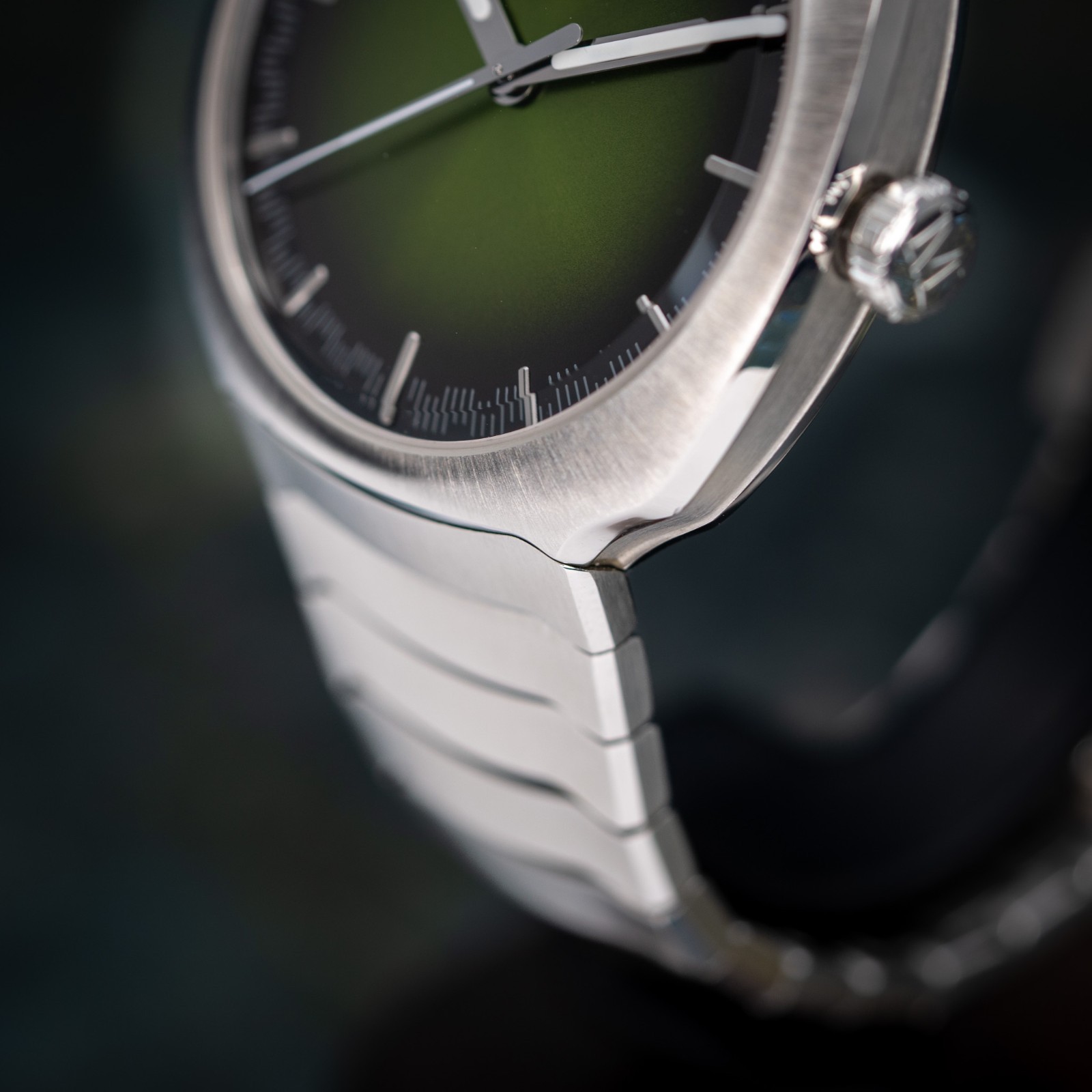H. Moser & Cie Streamliner 6200-1200 40mm Steel Matrix Green Fumé Dial Auto Box