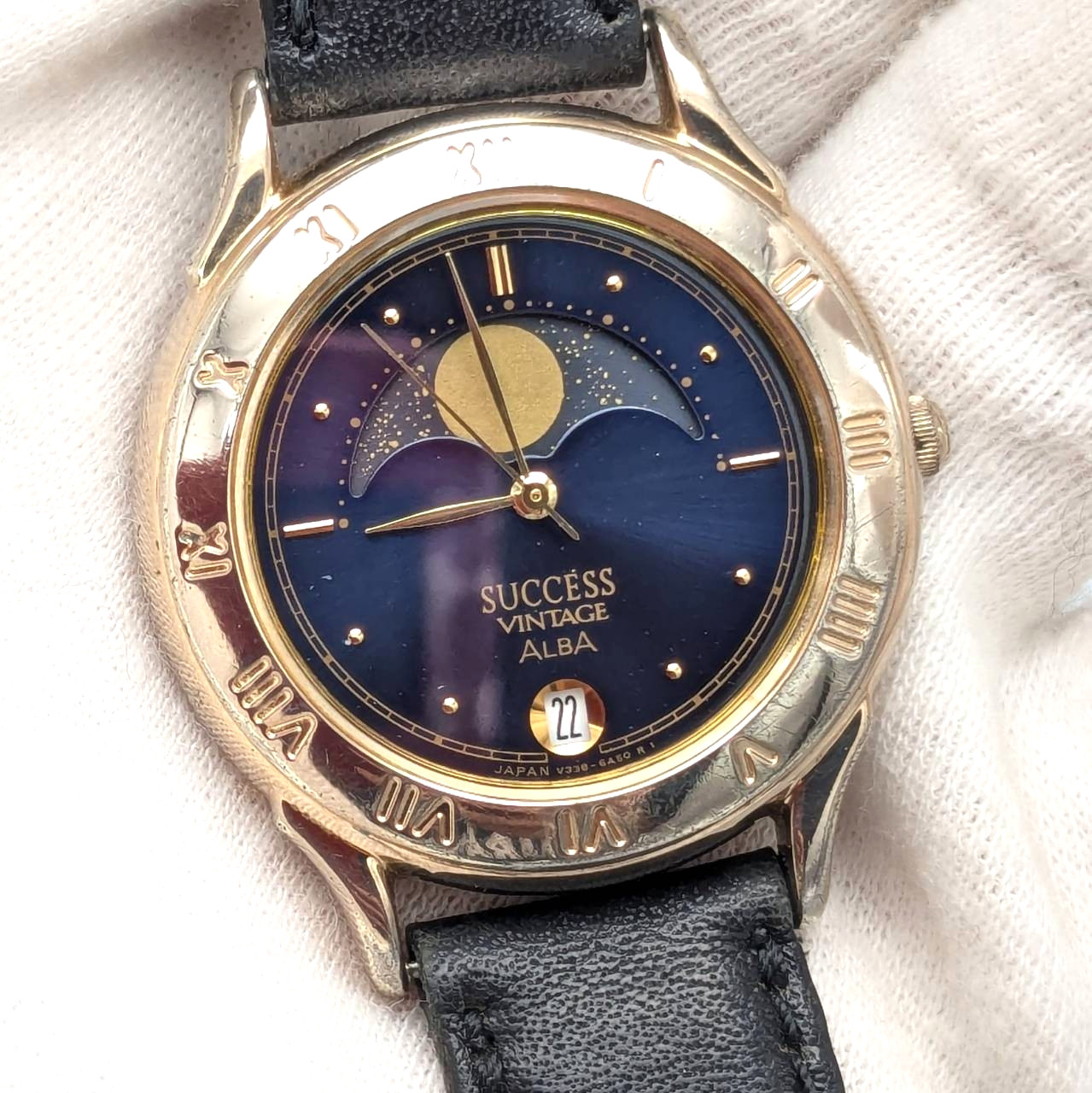 Vintage 1990 SEIKO V338-6A40 MoonPhase Midsize Gold Quartz Men’s Watch New Batt