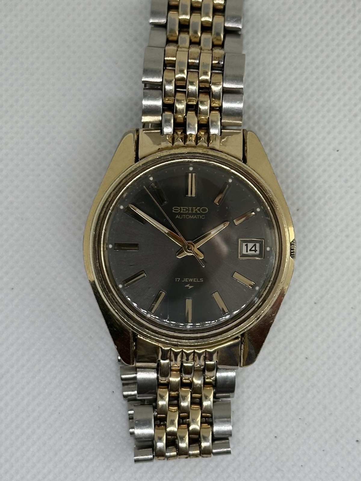 Vintage 1973 Seiko Automatic 17Jwl with Day Wheel/ Running And Keeping Time/Mens
