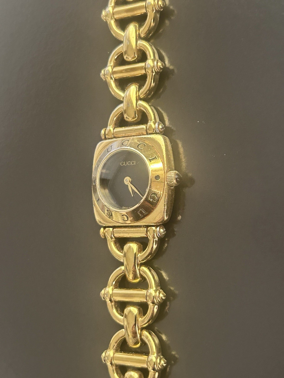 Gucci wmns lovely 6 1/2″ gold-black link watch, new battery free ship $424.99