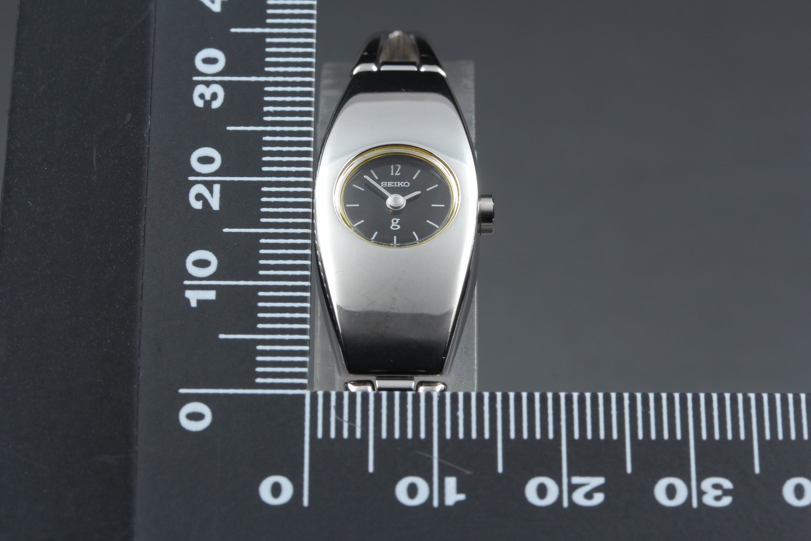 [Near MINT] SEIKO 2E20-0030 14mm Black Qtz Women’s Bangle Watch From JAPAN