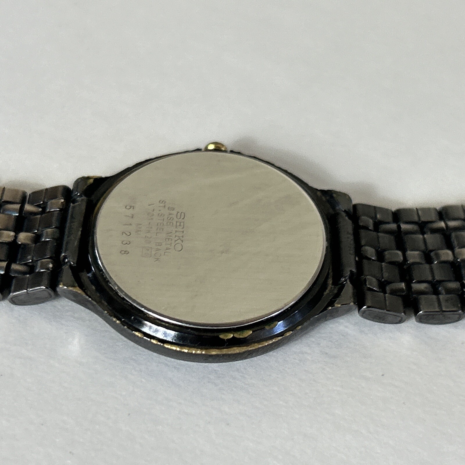 Vintage Men’s Seiko V701-1K20 Black Tone Quartz Watch – New Battery