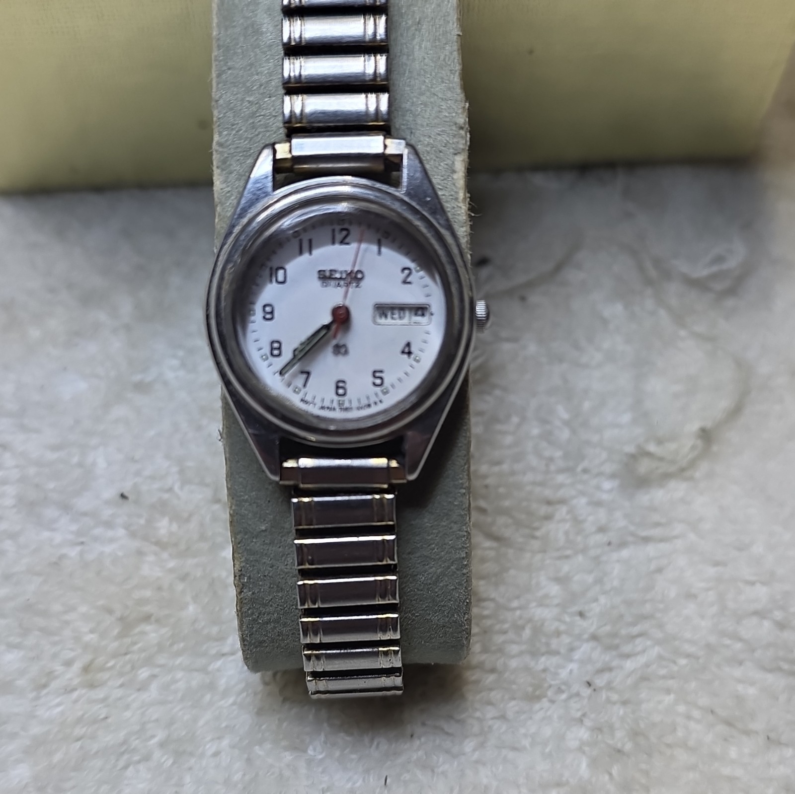 Seiko SQ Watch Women 24mm White Dial Silver Tone Daydate Round 7N83-6A09 New Bat