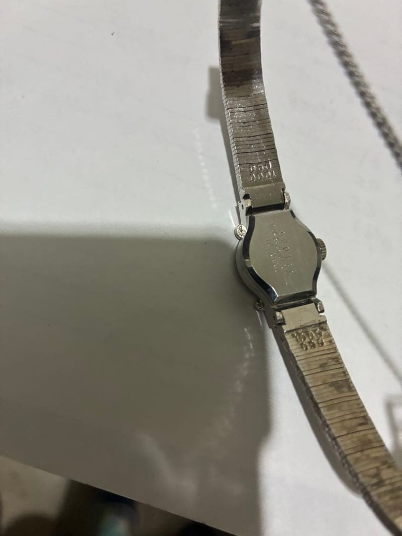 Vintage Seiko bracelet watch, hand-wound, with rhinestones.