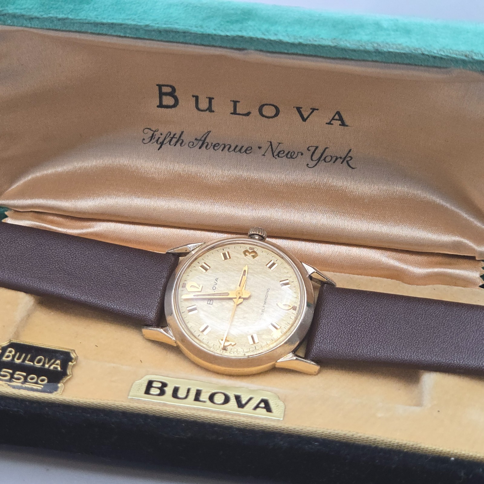 Vintage BULOVA Sea Flight “L” men’s automatic watch Linen dial with box 1966