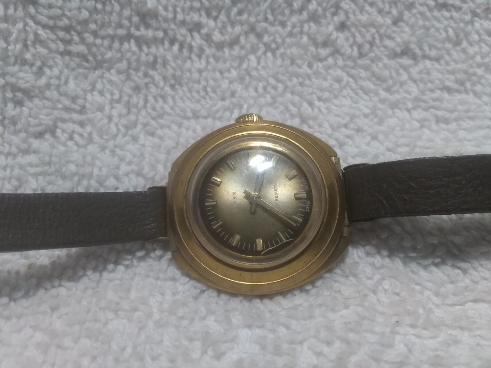Timex Wind Up Watch 33N Brown Starburst Dial Gold Case Brown Leather Service