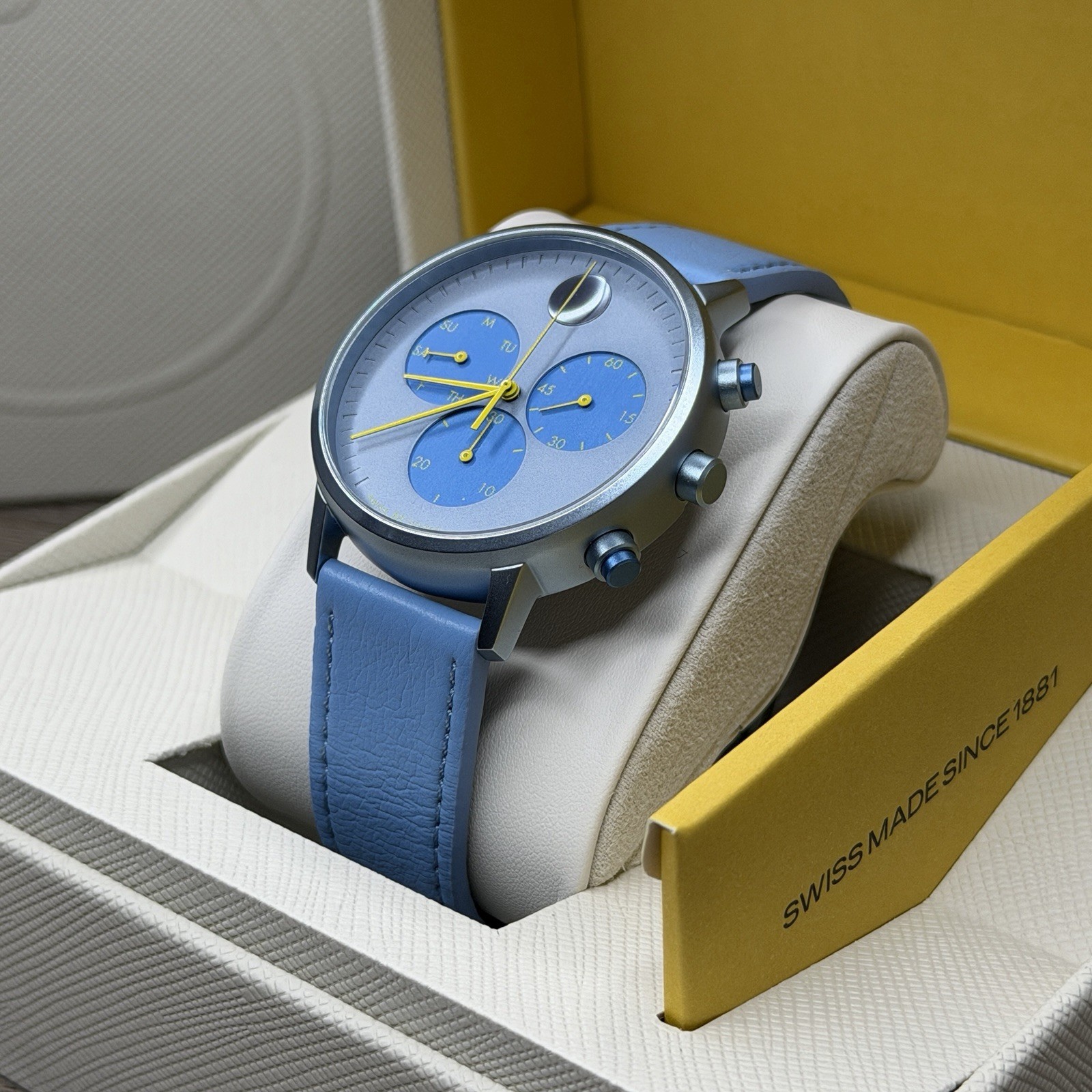 NEW✅SWISS✅ Movado FACE Blue Dial Blue Leather Chrono Aluminum Men Watch 3640149