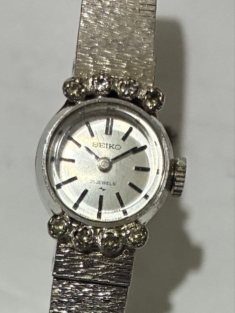 Vintage Seiko bracelet watch, hand-wound, with rhinestones.