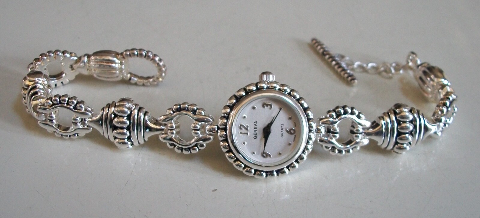 WOMEN’S SILVER FINISH TOGGLE CLOSURE FASHION DRESSY CASUAL WATCH