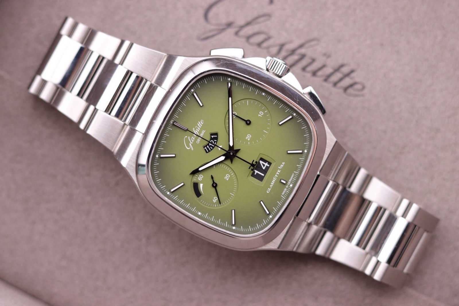 Glashütte Original Seventies Chronograph Green | Ref 1-37-02-09-02-70 Glashutte