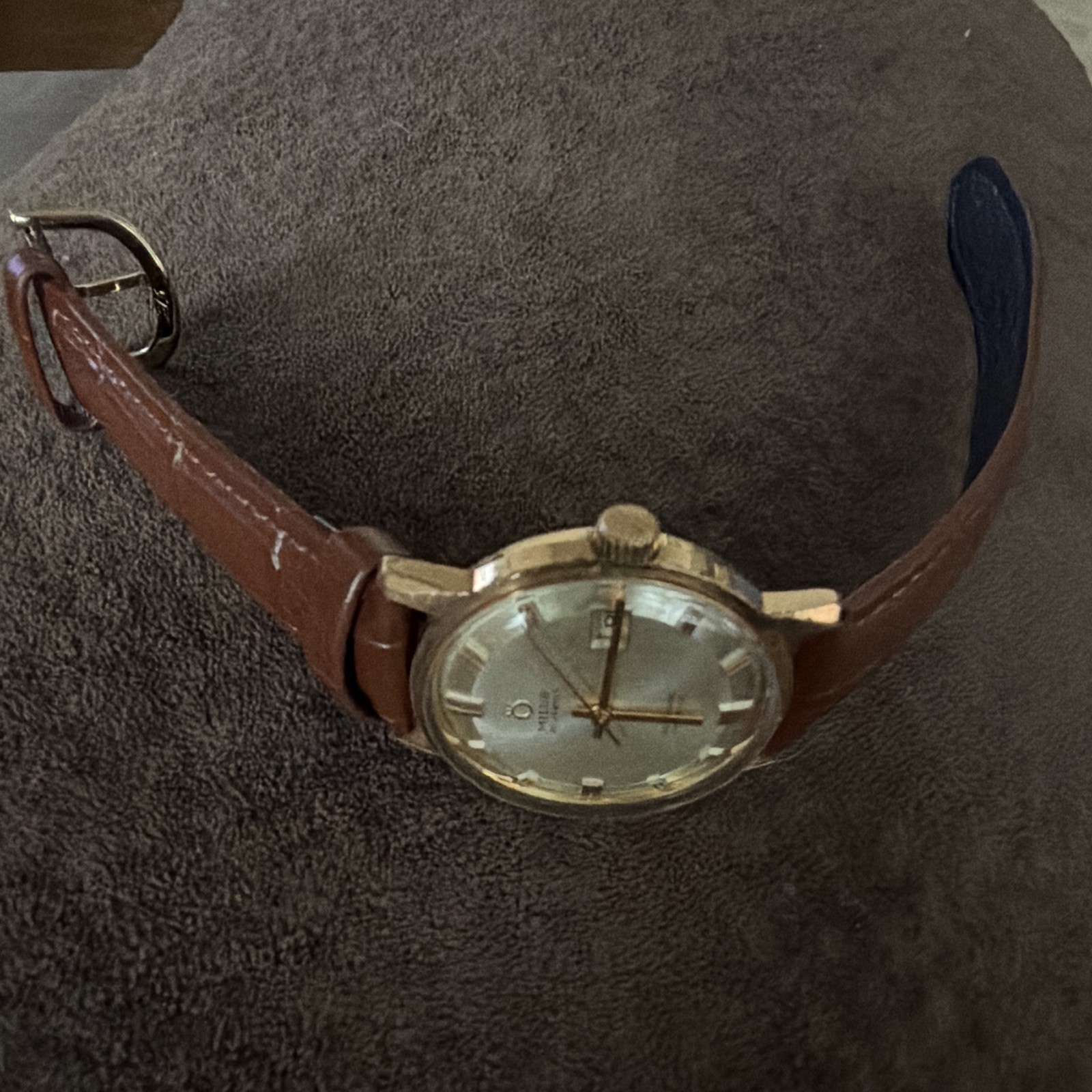 Milus 25 Jewels Vintage Automatic Date Silver Dial Brown Leather 35mm