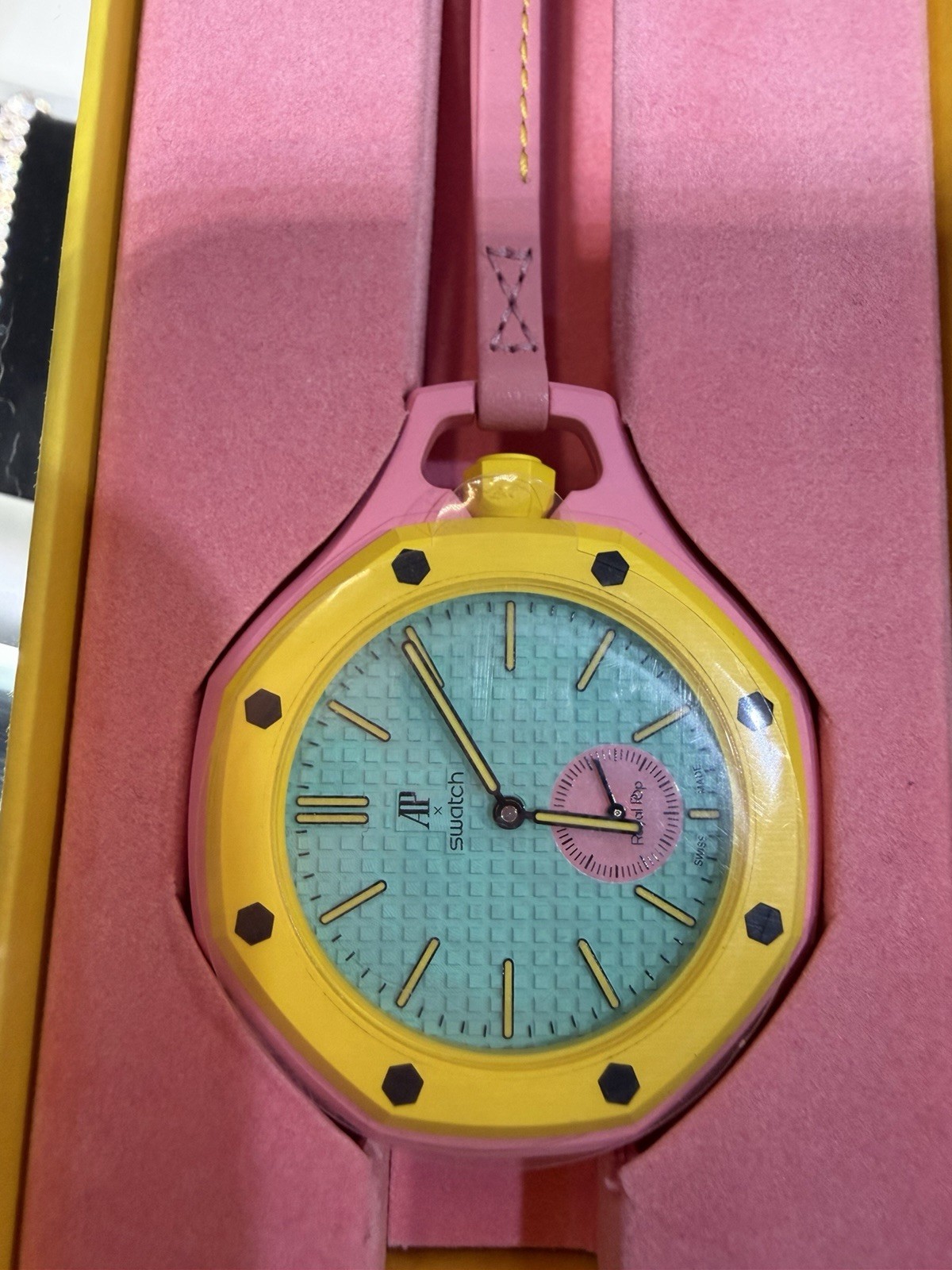 Swatch x Audemars Piguet – OTG ROZ
