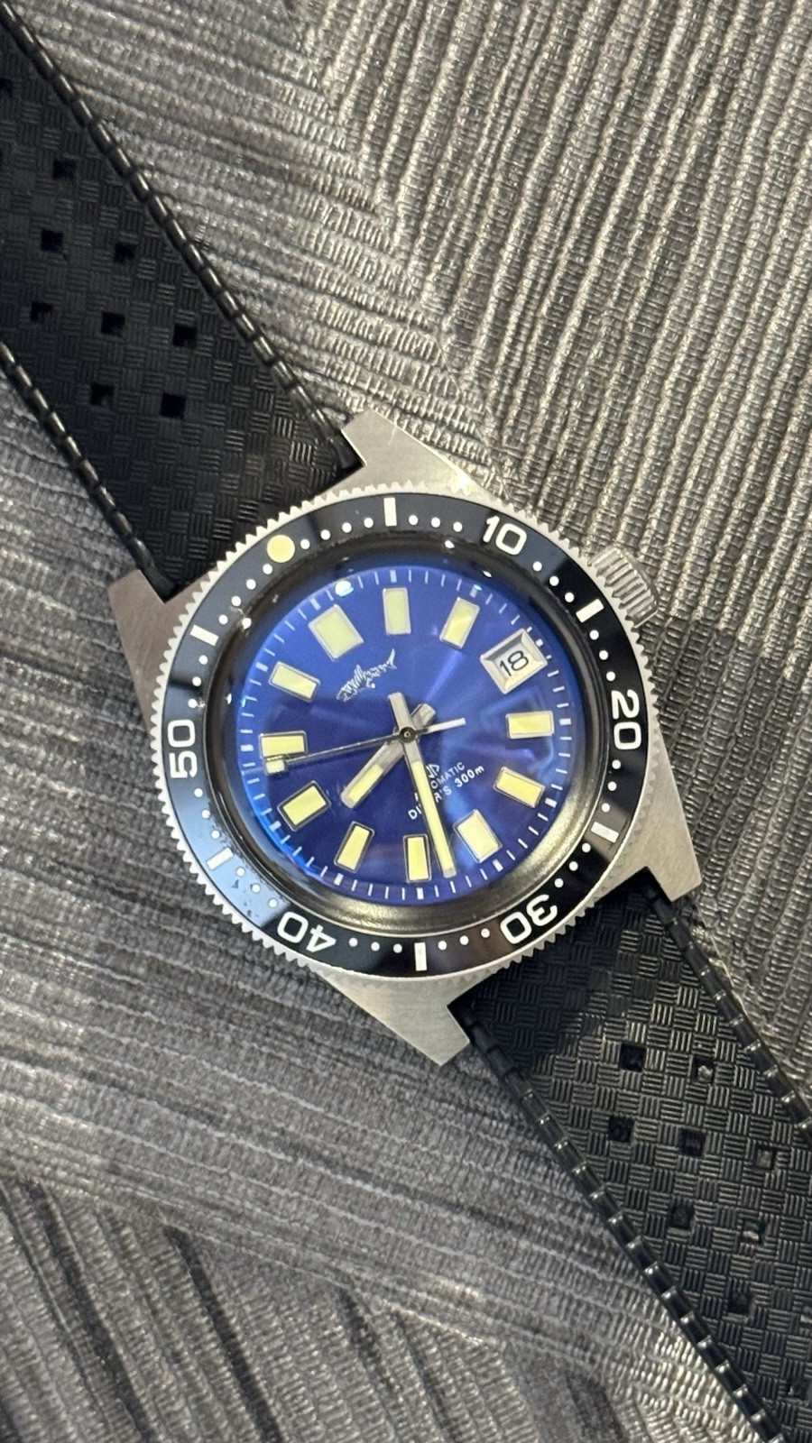 Heimdallr HBTM5. Watch used in excellent condition. “Shark” Strap