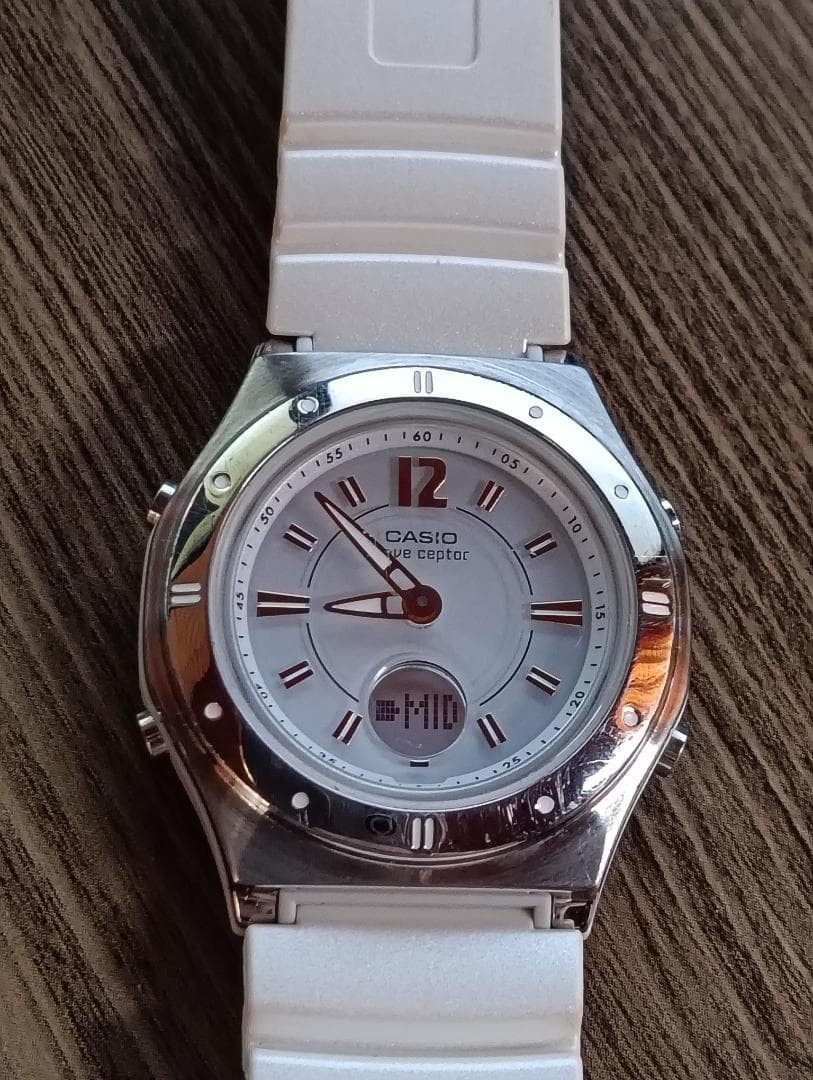 CASIO Wave Ceptor Solar Radio-Controlled Watch LWA-M142