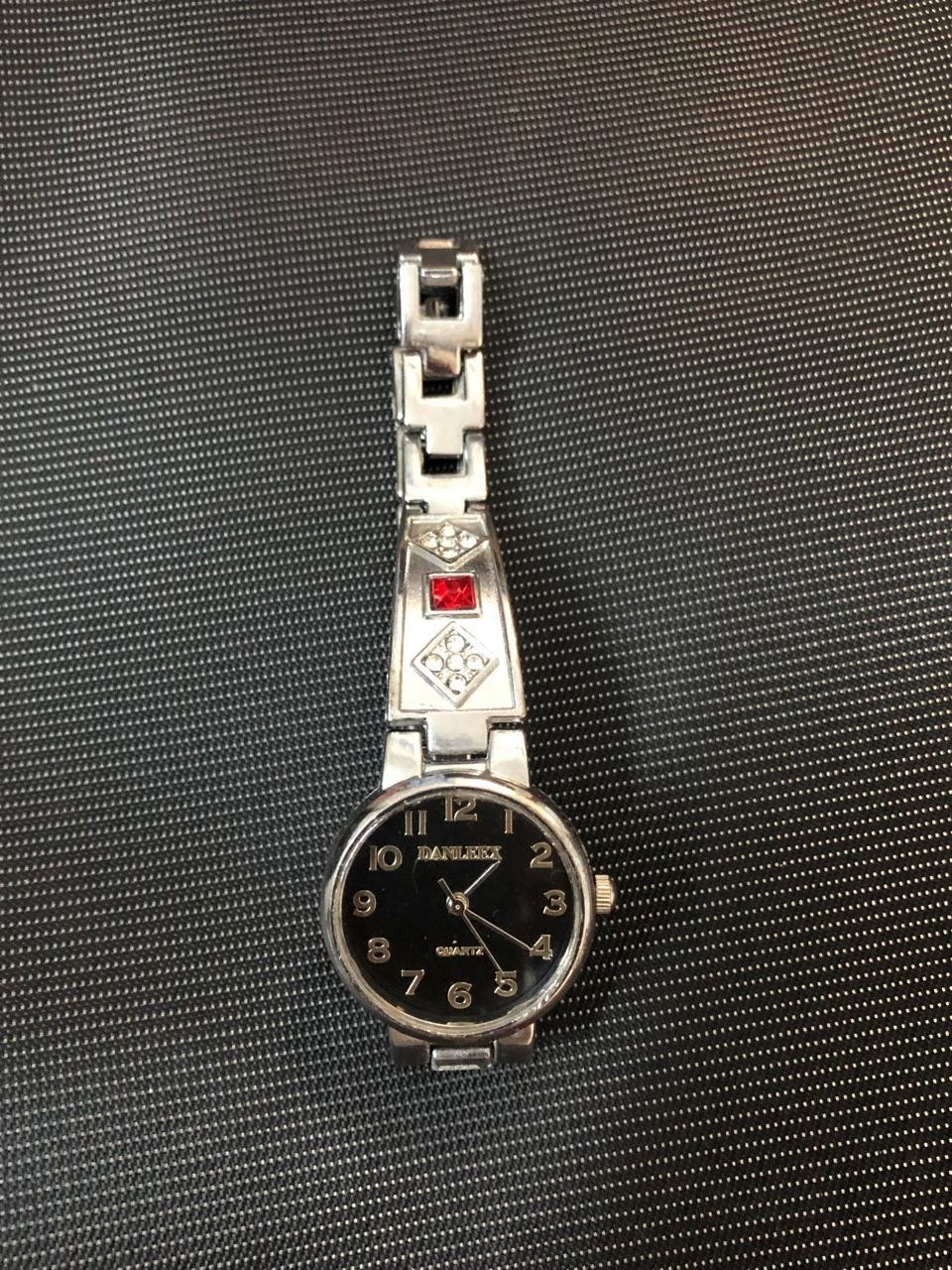 Vintage DANLEEX Womens Quartz Bangle Watch Silver Tone Red Rhinestone Black Dial
