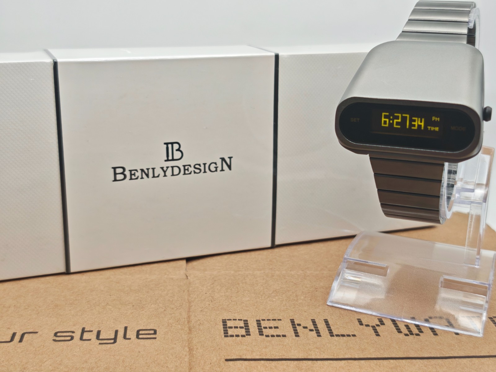 BenlyDesign “Stargazer” S1000GY – Retro-Futuristic OLED Digital Watch