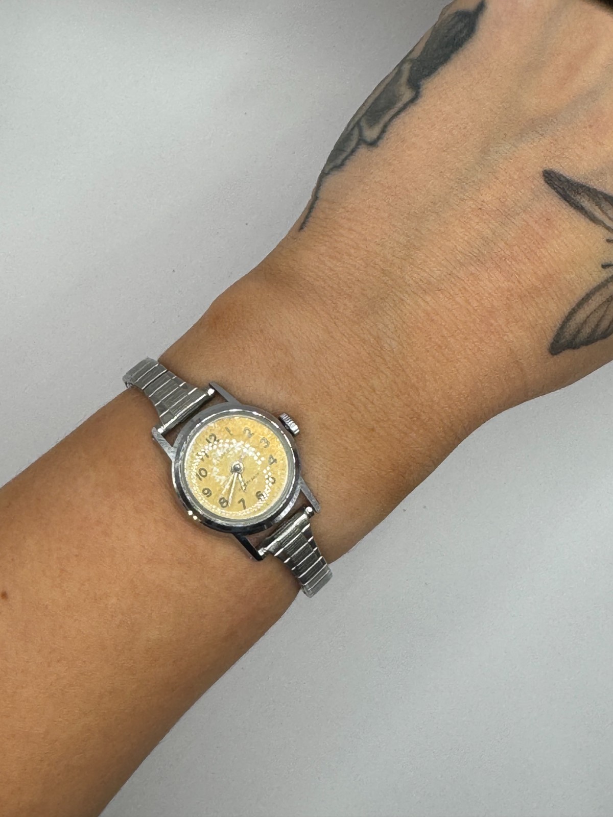 Vintage 1970s Women’s TIMEX Silver Tone Mechanical Watch Cream Dial Serviced