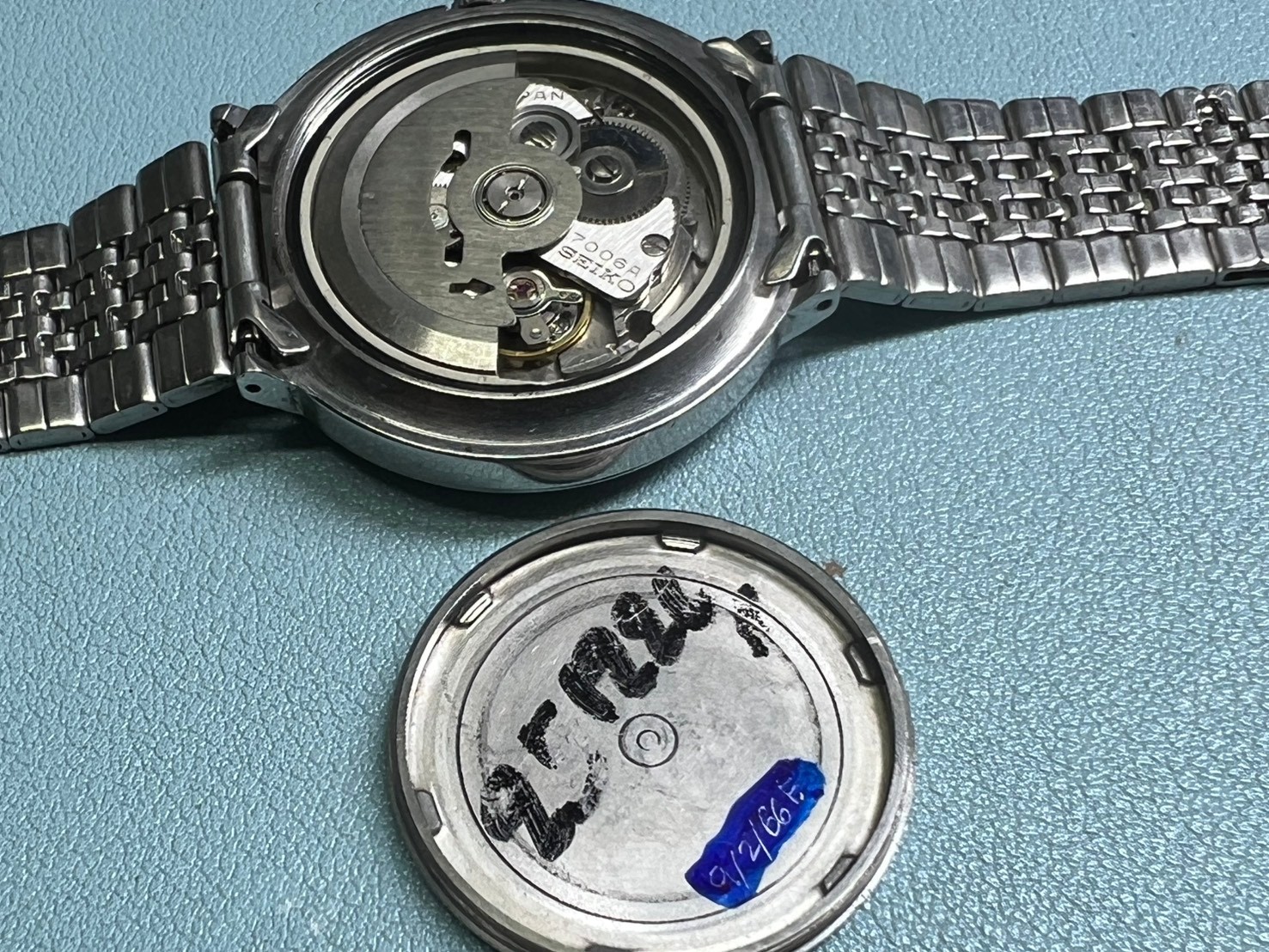 6. Seiko cal 7006 blue dial day date 19 Jewels 38.8 mm sell as part need service