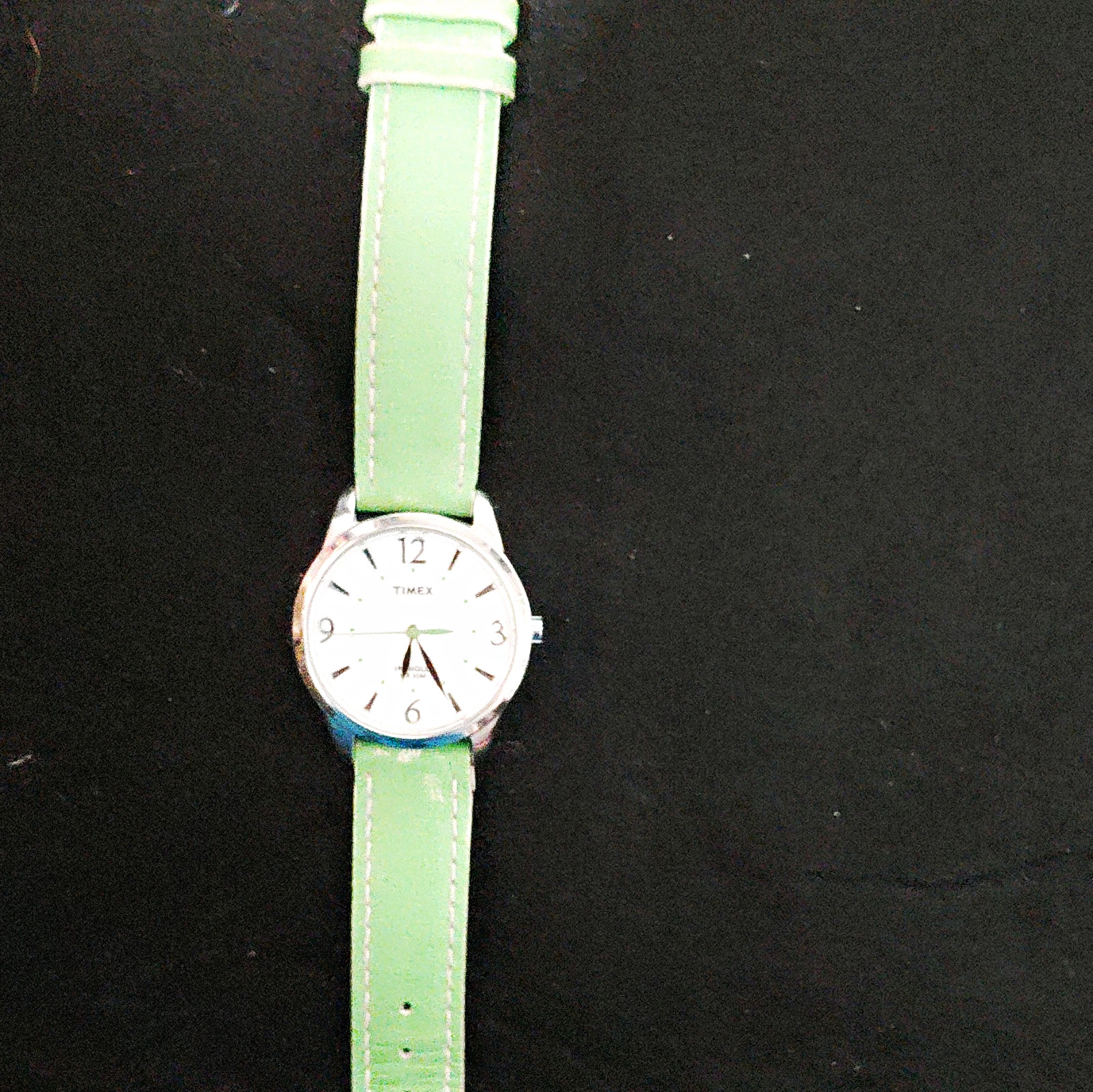Timex Indiglo Women’s Quartz Analog Wristwatch Green Leather Strap White Dial