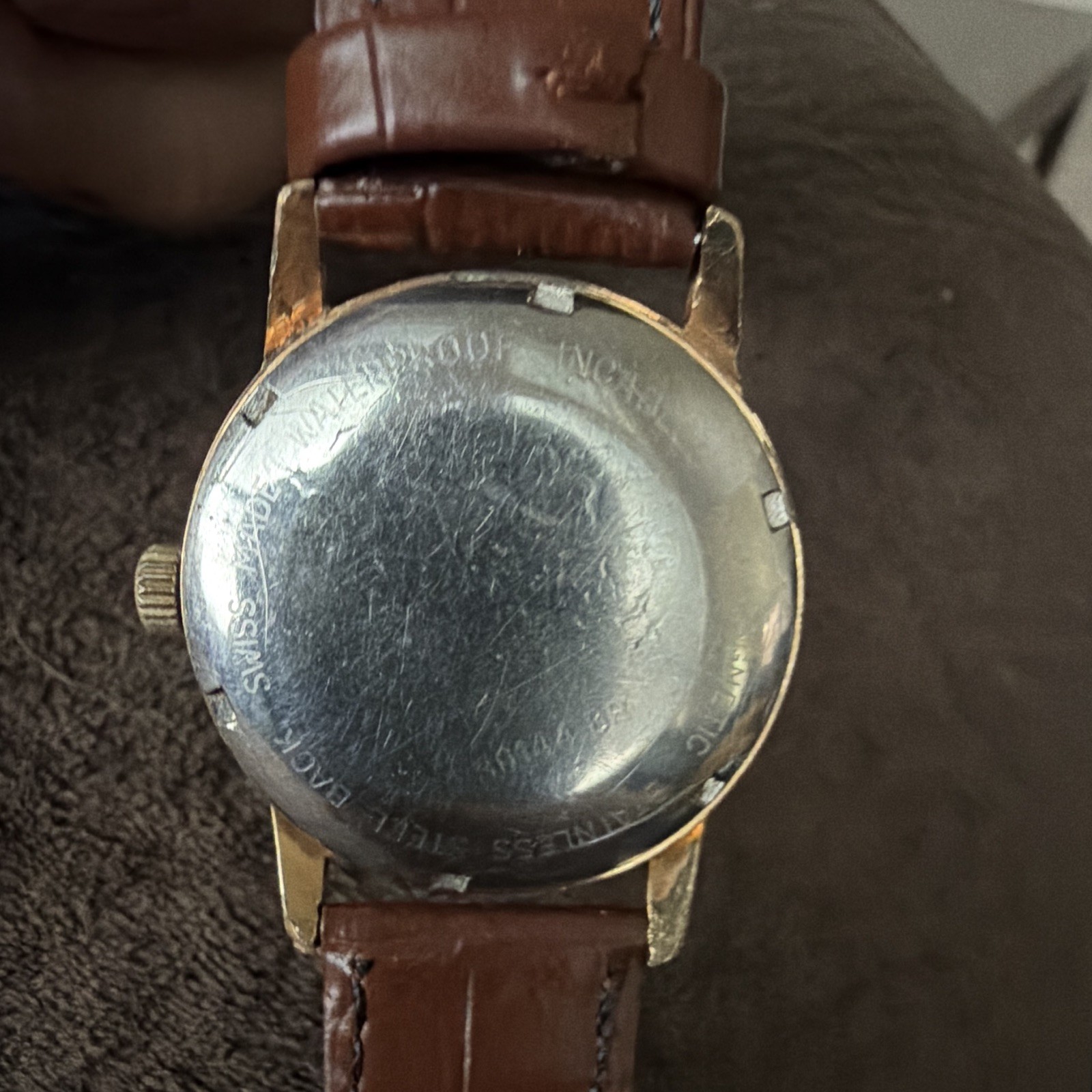 Milus 25 Jewels Vintage Automatic Date Silver Dial Brown Leather 35mm