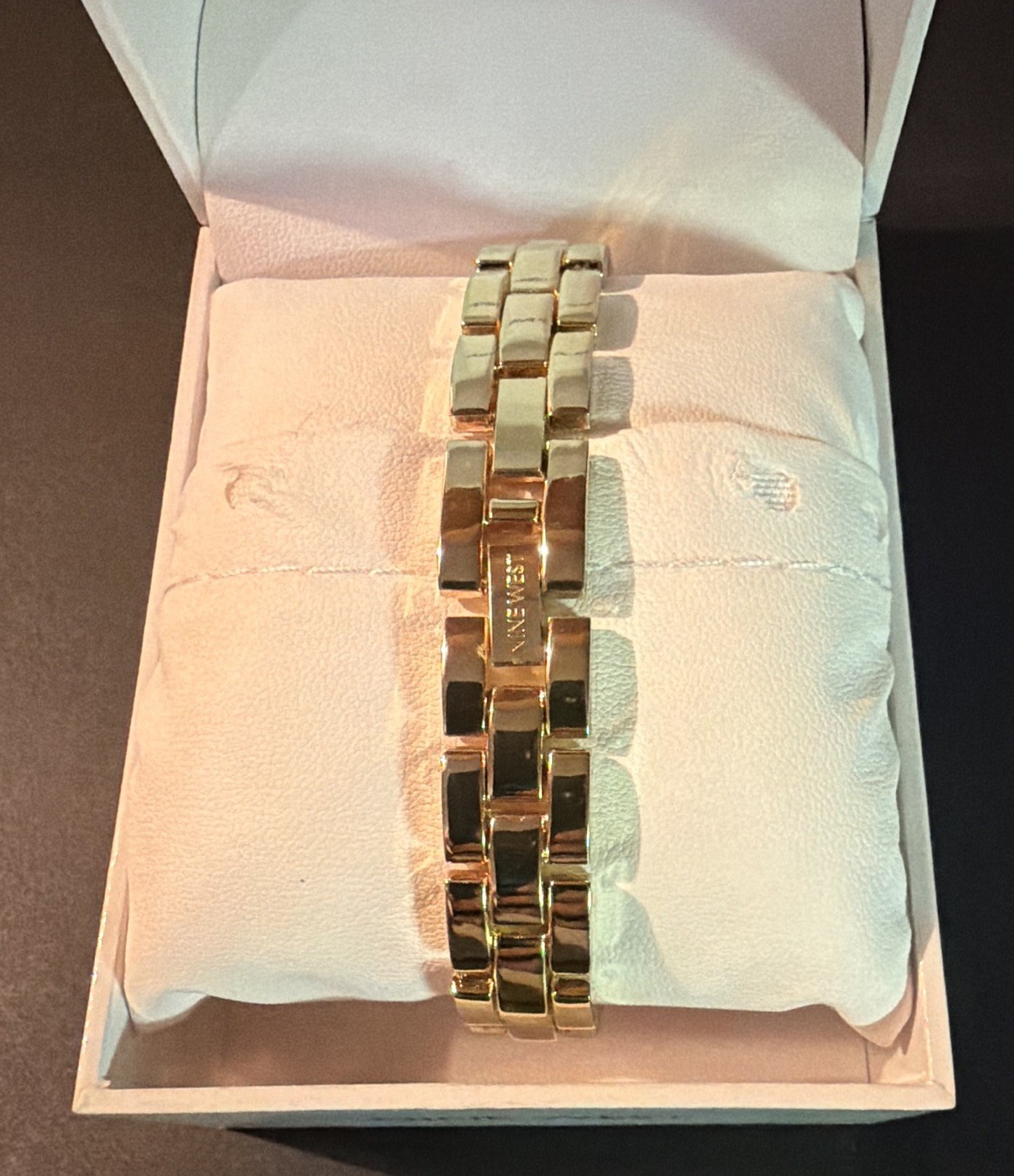 Nine West Women’s Gold Tone Analog Floral Dial Bracelet Wristwatch w/Box New bat