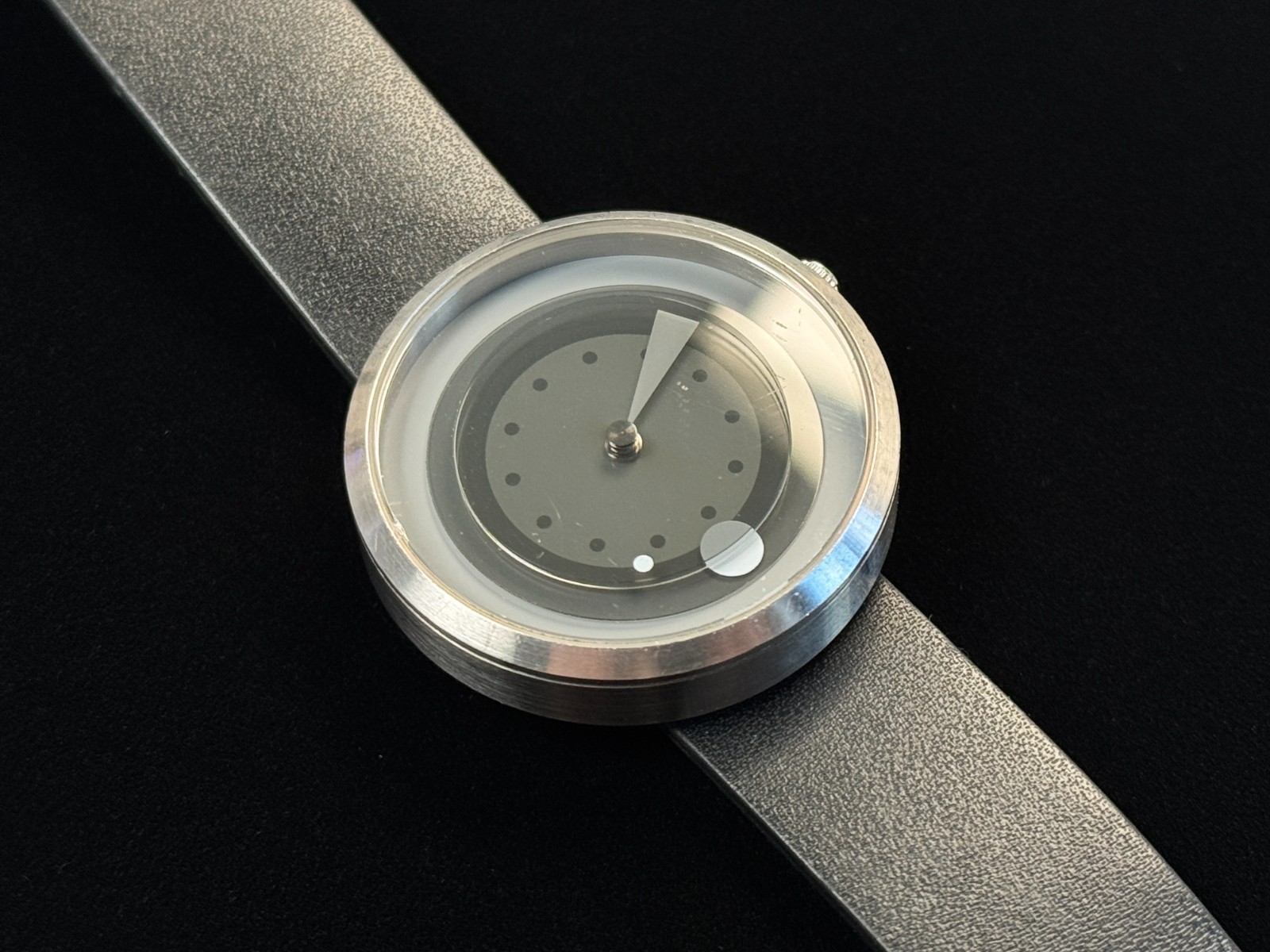 Projects Markuse Architect Designed Watch Rotating Disc Quartz Runs