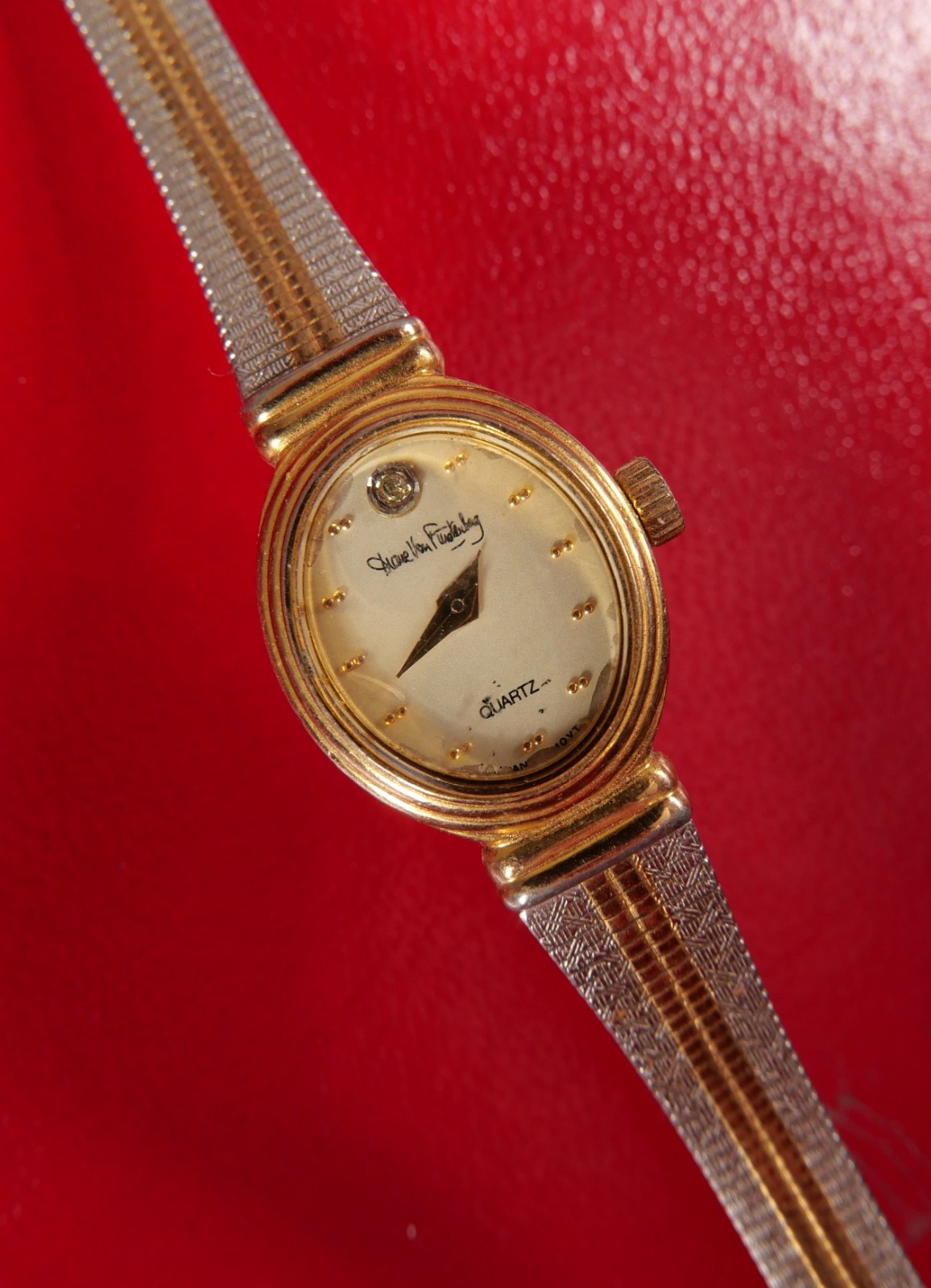 AUTHENTIC VINTAGE DESIGNER SIGNED DIANE VON FURSTENBERG WOMENS QUARTZ WATCH WOW!