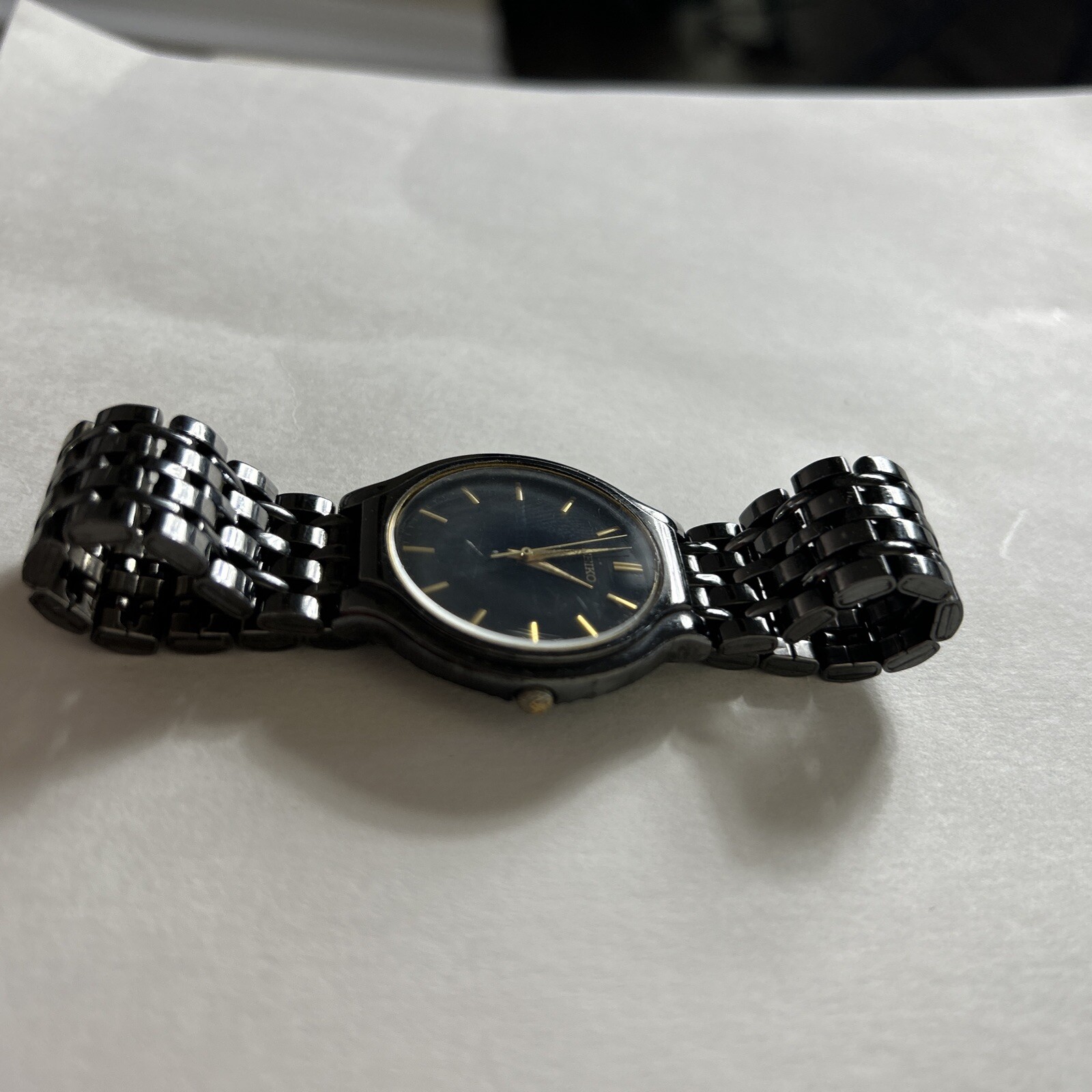 Vintage Men’s Seiko V701-1K20 Black Tone Quartz Watch – New Battery