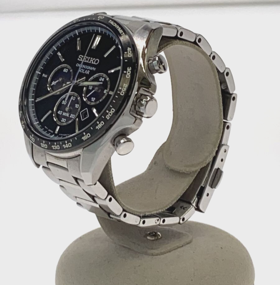 Seiko V175-0FA0 Solar Chronograph Green Dial Silver Band Unisex Watch Japan
