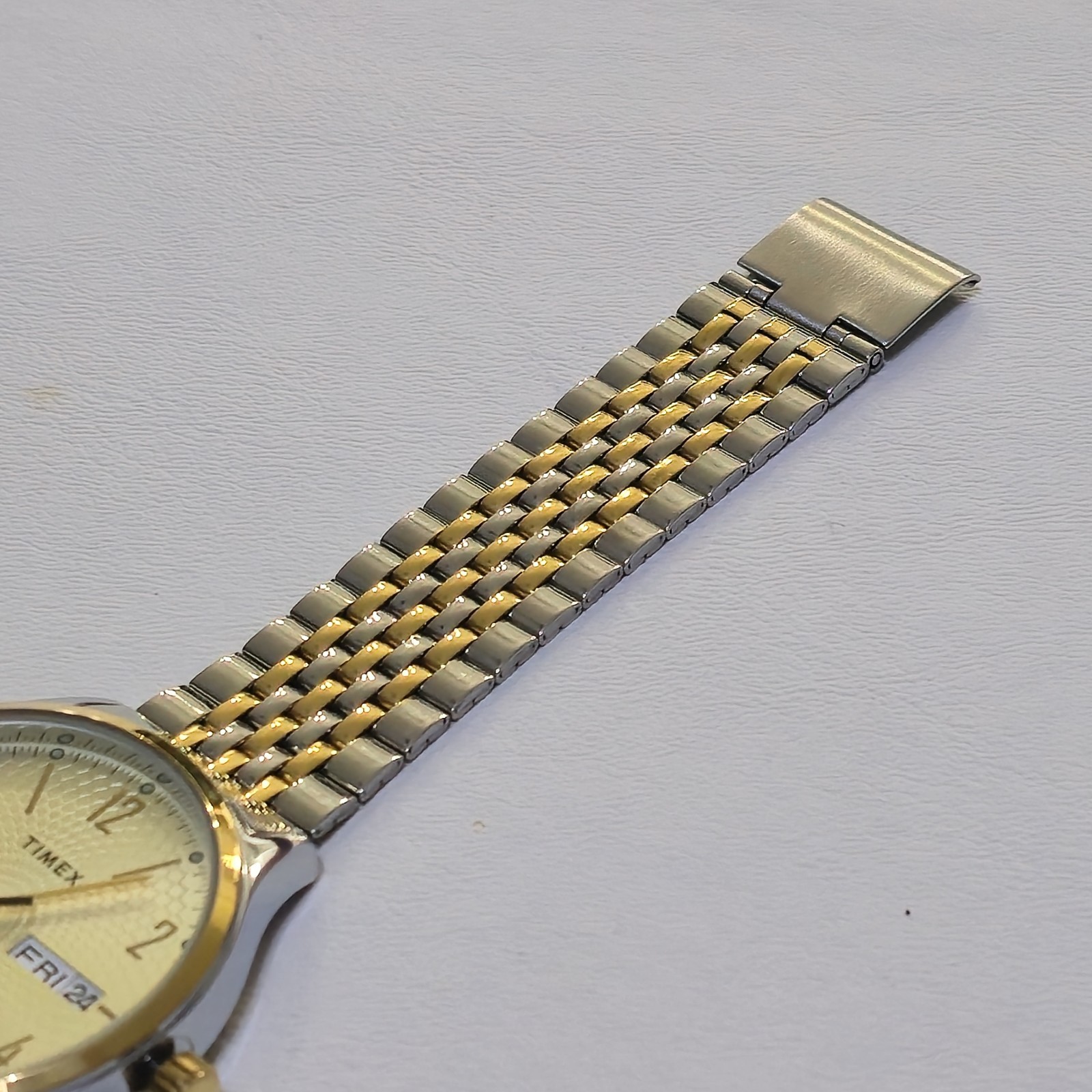 Timex Easy Reader Men’s Watch 38mm Two-Tone Gold Silver Day-Date Quartz TW2T4770