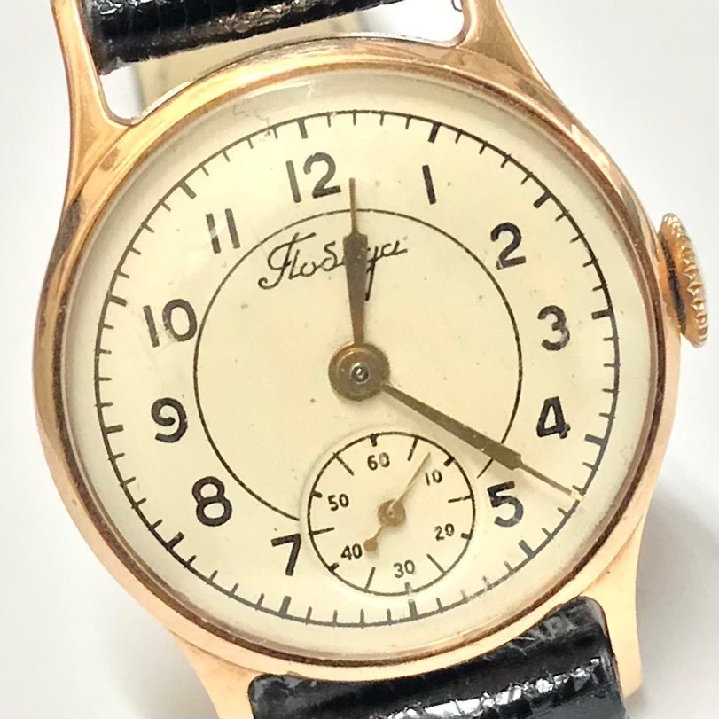 Pobeda CZZ gold 14K 585 mechanical 15 jewels small seconds 28 mm Vintage