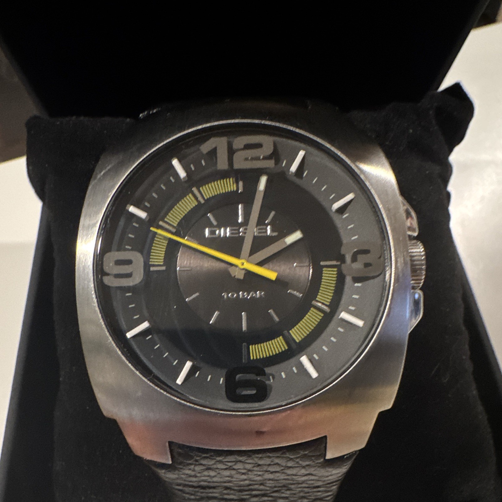 Diesel 10 BAR DZ1109 Men’s Quartz 46mm 100m Analog Watch Black Dial Yellow Hands