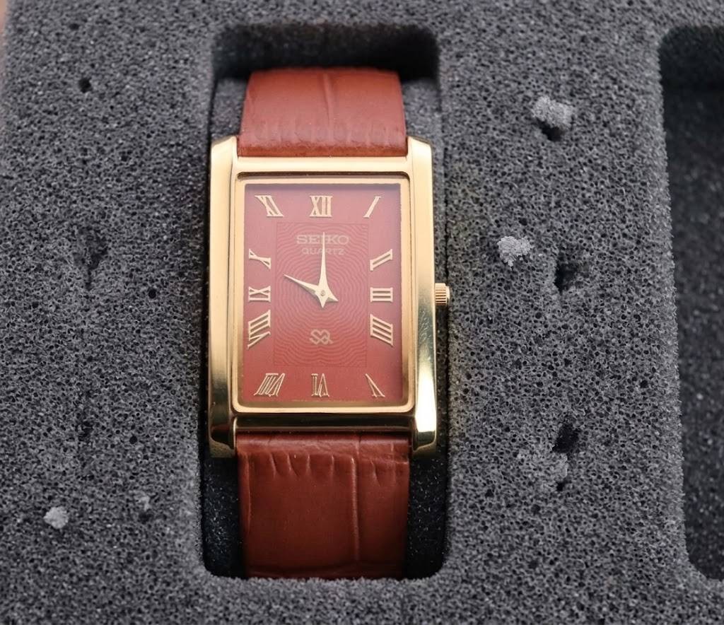 Vintage Seiko Slim Tank Quartz Men’s Red Dial Brown Leather Dress Watch Japan