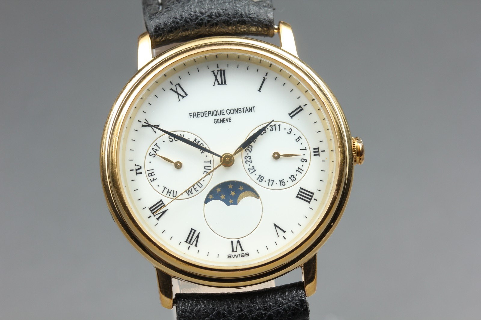 [Near MINT] FREDERIQUE CONSTANT Moon Phase Day/Date Quartz Men’s Watch JAPAN