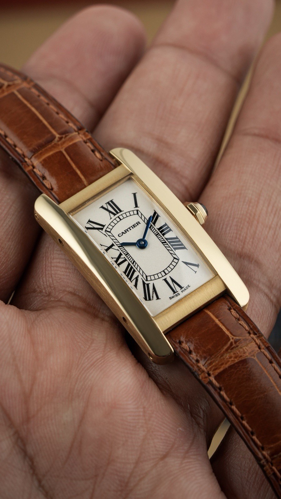 Cartier Tank Americaine Ladies 18k Yellow Gold 19mm Quartz Watch Ref. 2482
