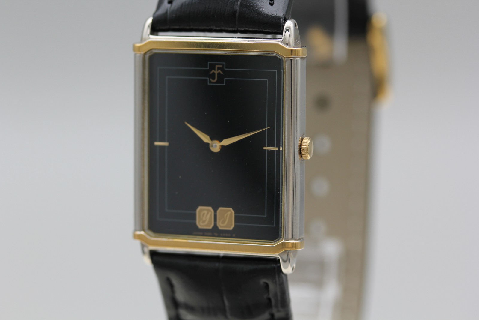 Vintage 1986 *Near MINT* SEIKO Quartz 7430-5630 Gold Tank Black Dial Men’s Watch