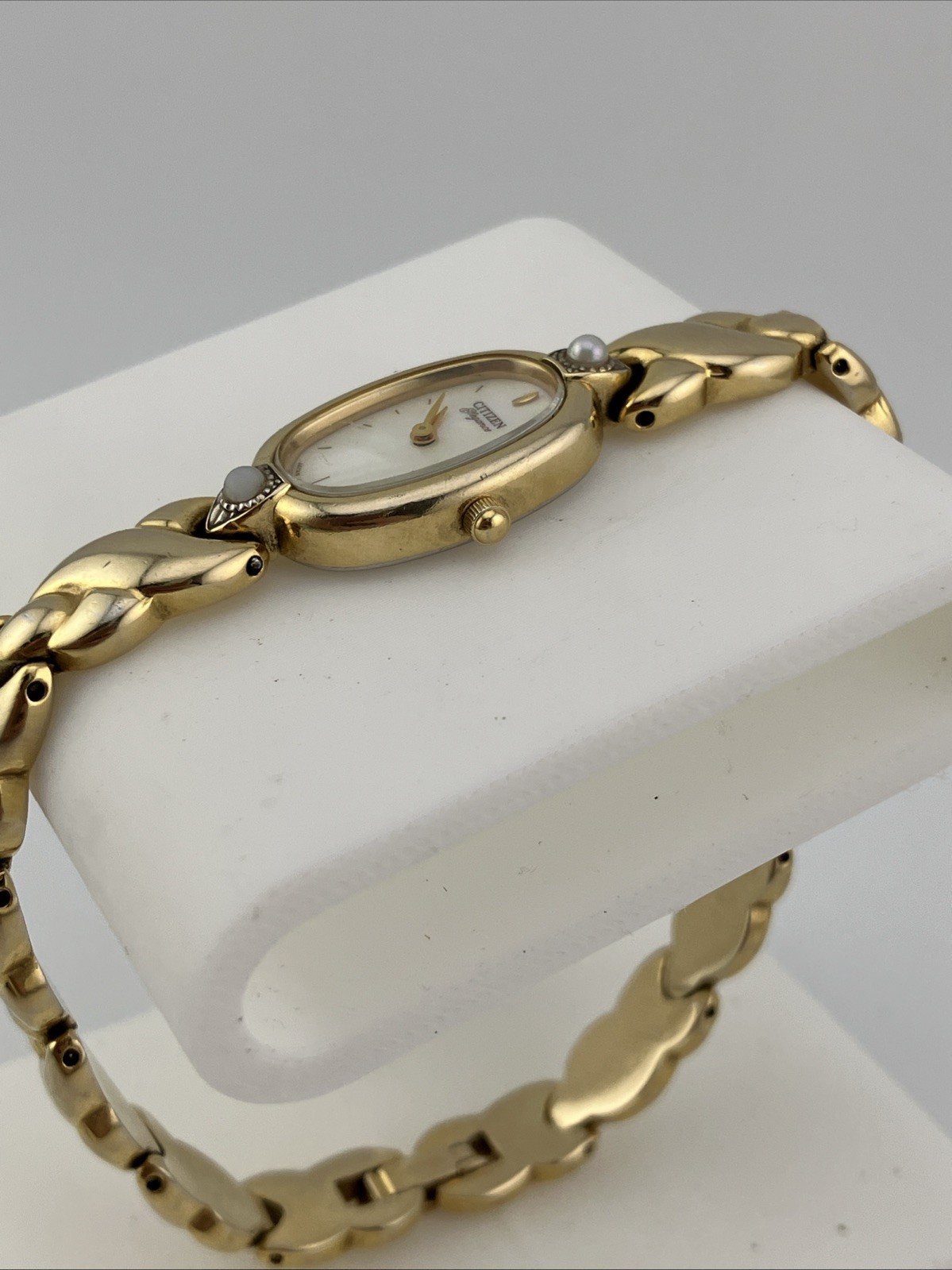 Vtg Citizen Elegance Ladies 14mm Watch Gold Tone Pearl Bezel MOP 7.25” RUNS