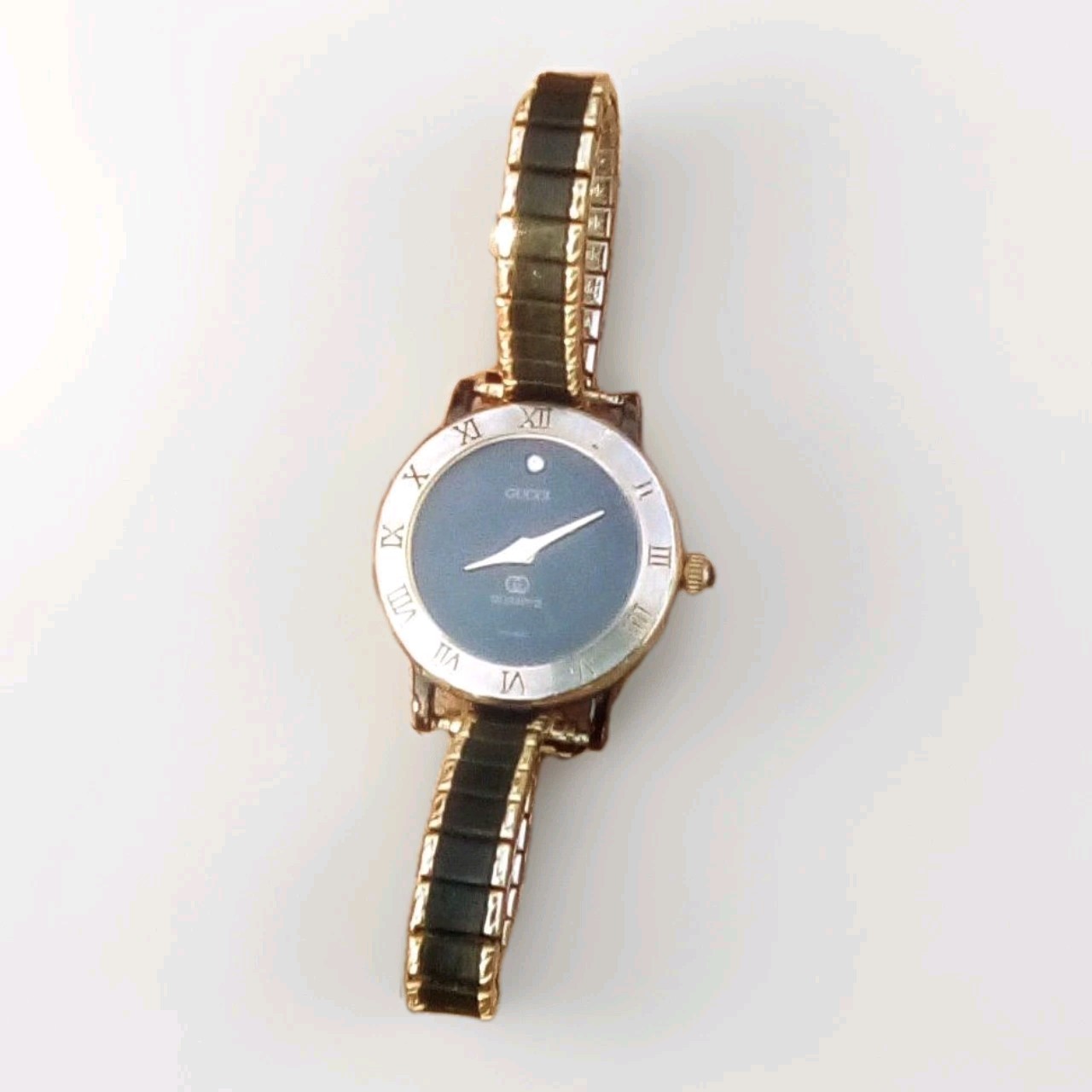 Vintage Swiss Quartz Watch Black Dial Roman Numeral Bezel Stretch Band Untested