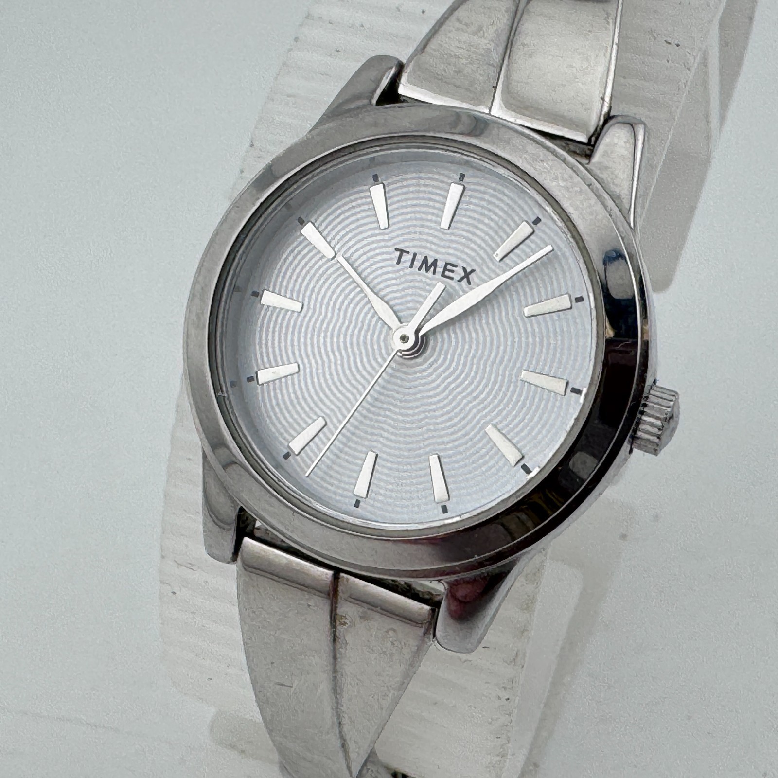 Timex Quartz Watch TW2R98700 Women 30m Silver Stretch Textured Dial New Battery