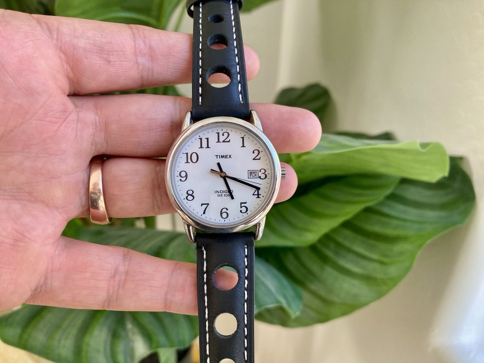 Vintage Timex Mens Quartz Watch Water Resistant Easy Reader New Battery White