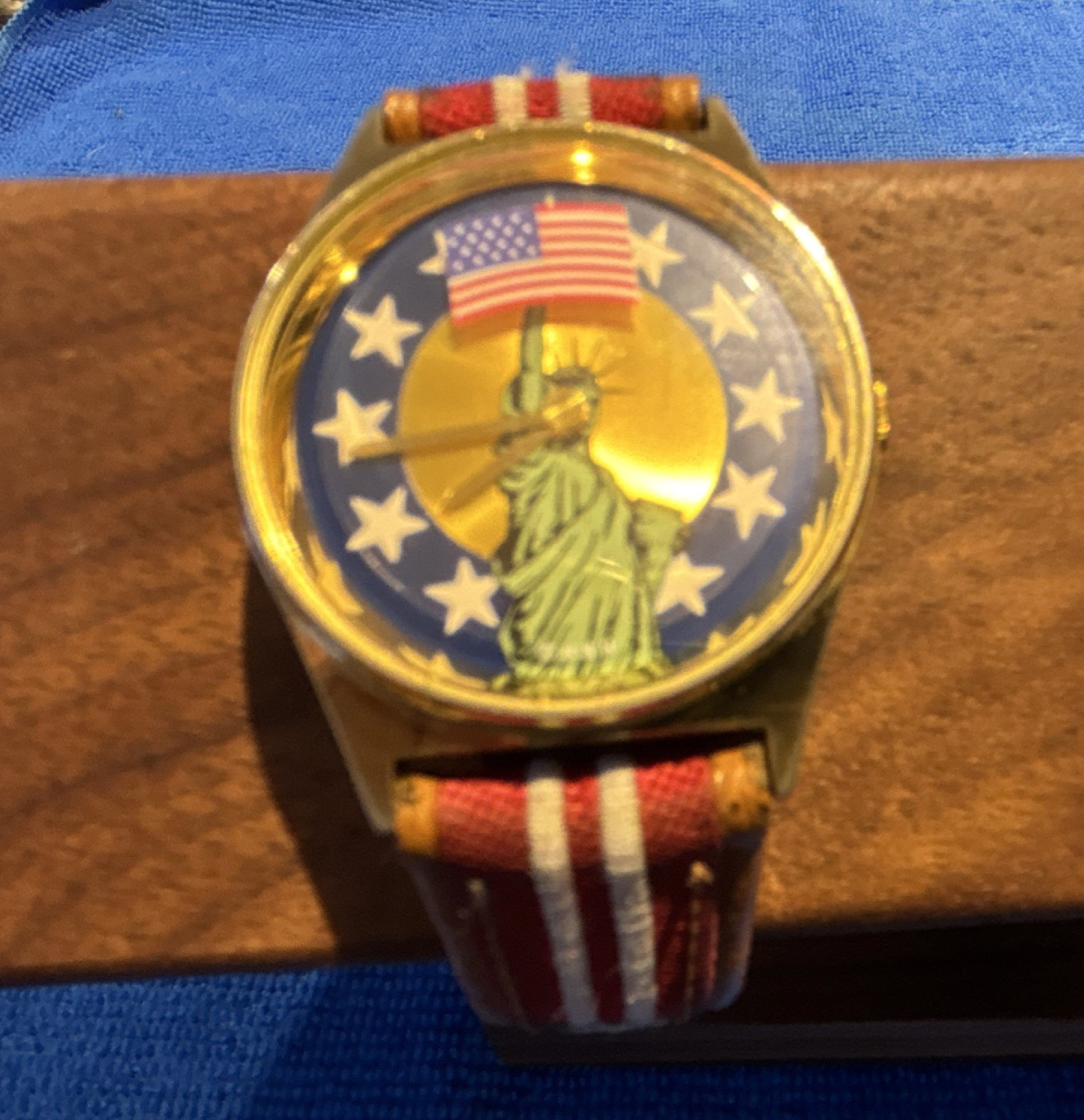 Patriotic Bicentennial Statue of Liberty Analog Wristwatch with Rotating Flag