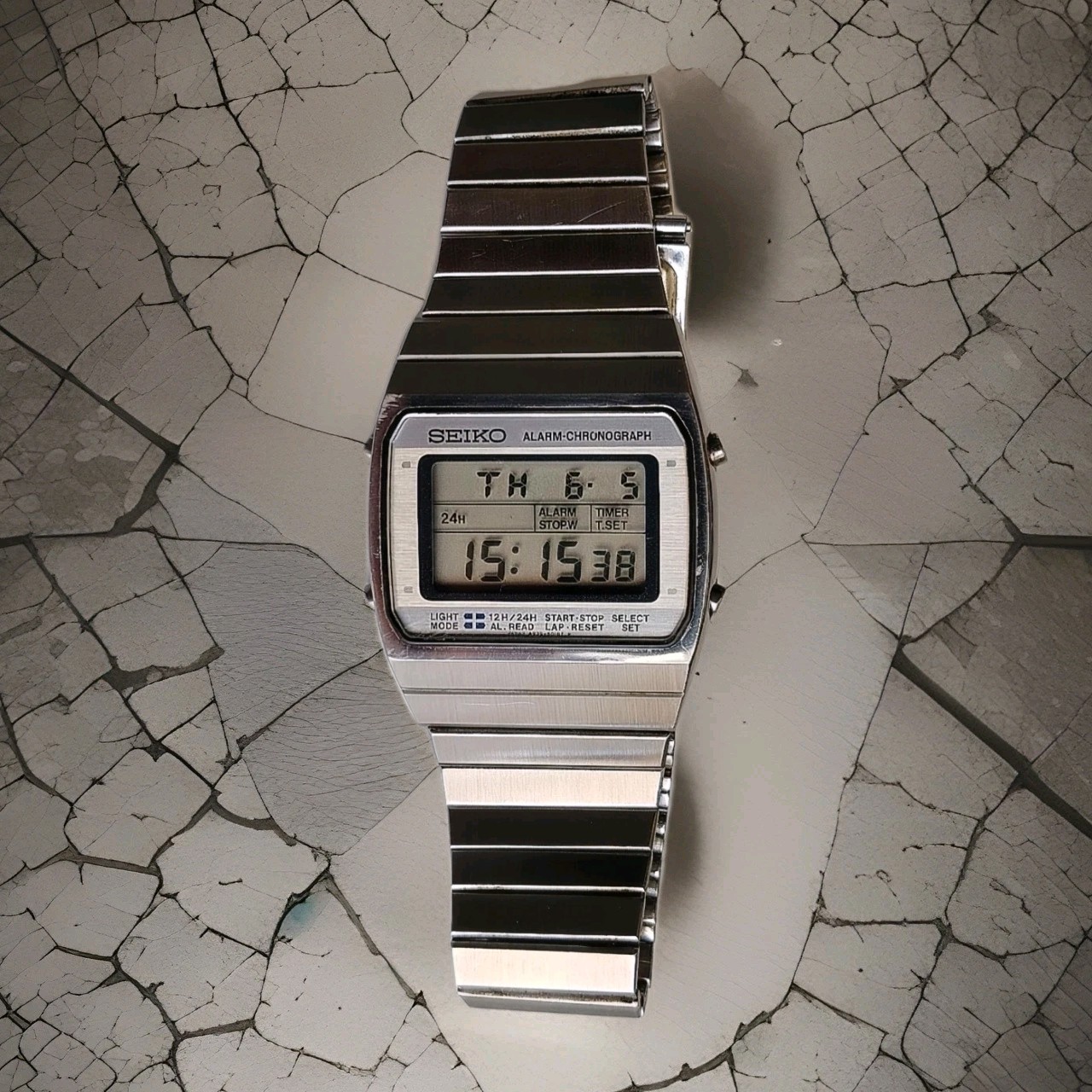 SEIKO QUARTZ A939-5010 ALARM CHRONO DIGITAL LCD DISPLAY VINTAGE.