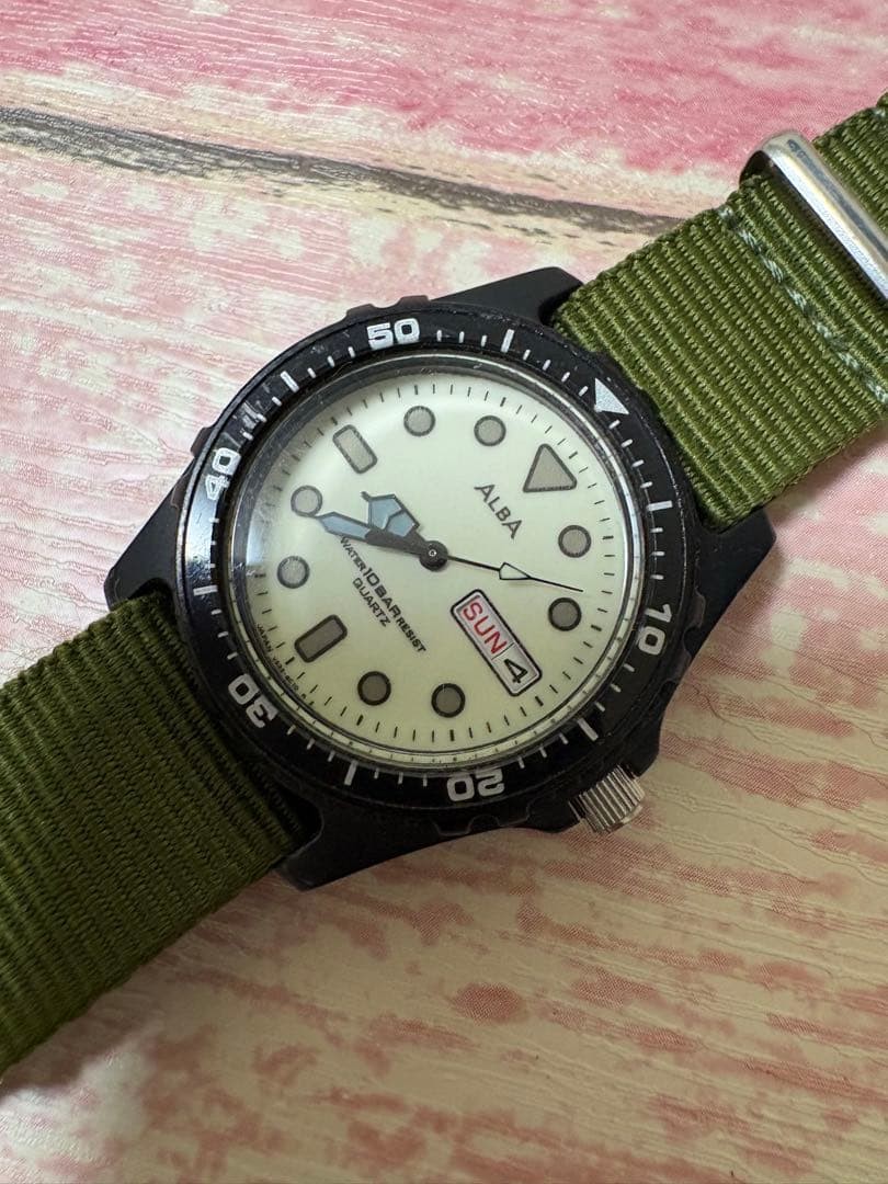 ALBA V533-6B70 Vintage Quartz Cream Dial Rotating Bezel Watch 10 Bar