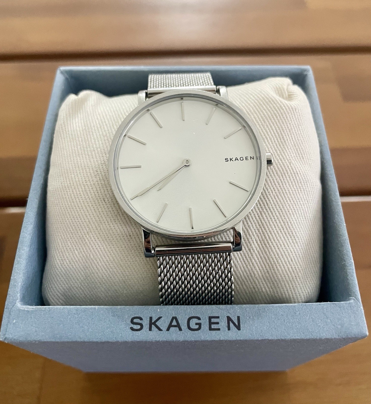 Skagen Quartz Analog Wristwatch White Dial Silver Milanese Mesh Band w/ Box