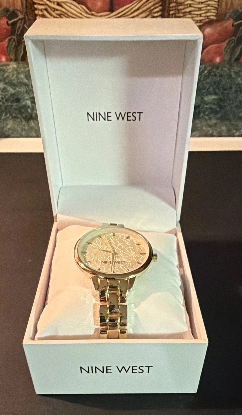 Nine West Women’s Gold Tone Analog Floral Dial Bracelet Wristwatch w/Box New bat