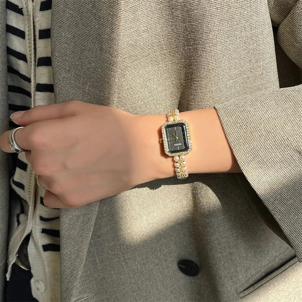 Pearl Strap Ladies Watch – 2.2×2.5cm (0.9×1in) Quartz, Luxury Gift