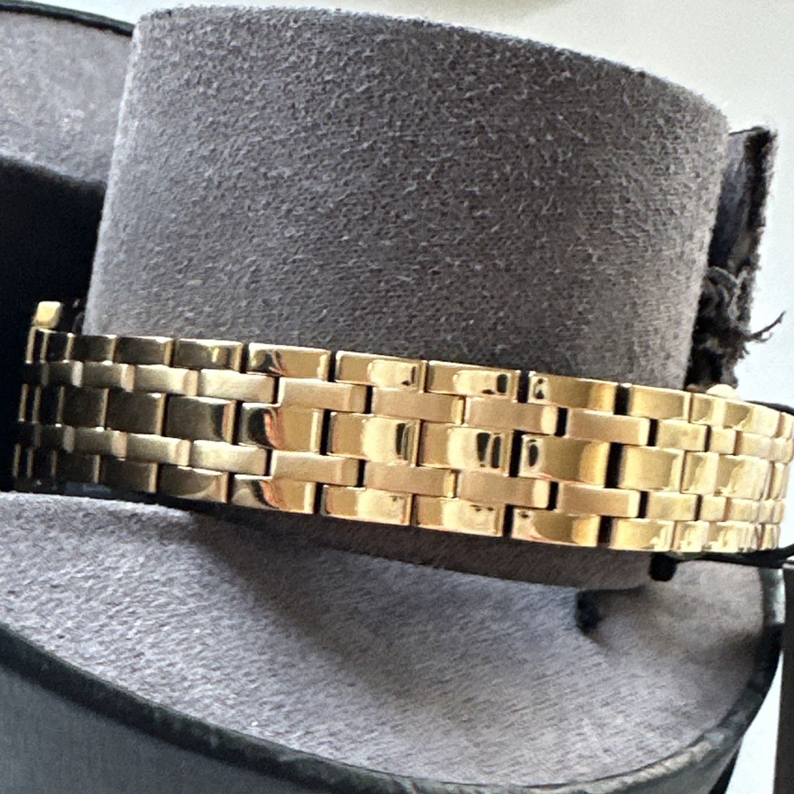 Bulova Women’s Classic Sutton Quartz Gold Stainless Steel Watch 21 MM 97L177