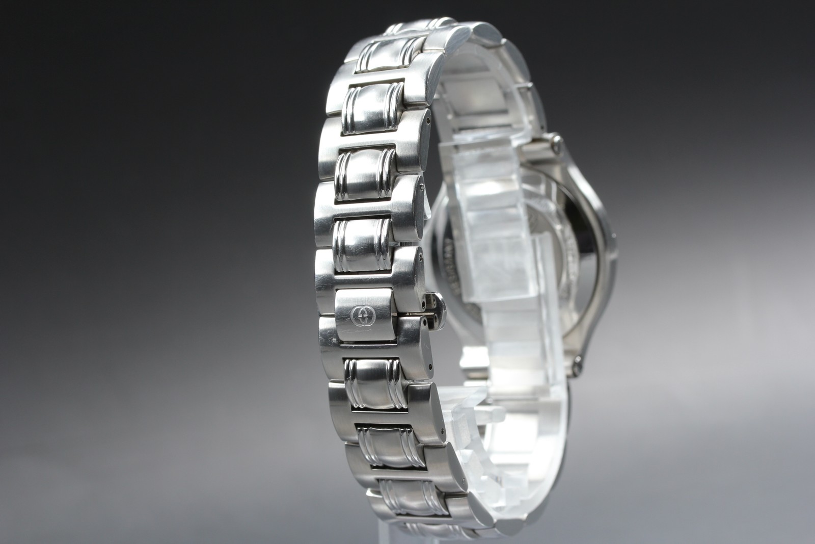 [Near MINT w/Box] GUCCI 9040M 35mm Black Dial Date Quartz Men’s Watch 7.68′